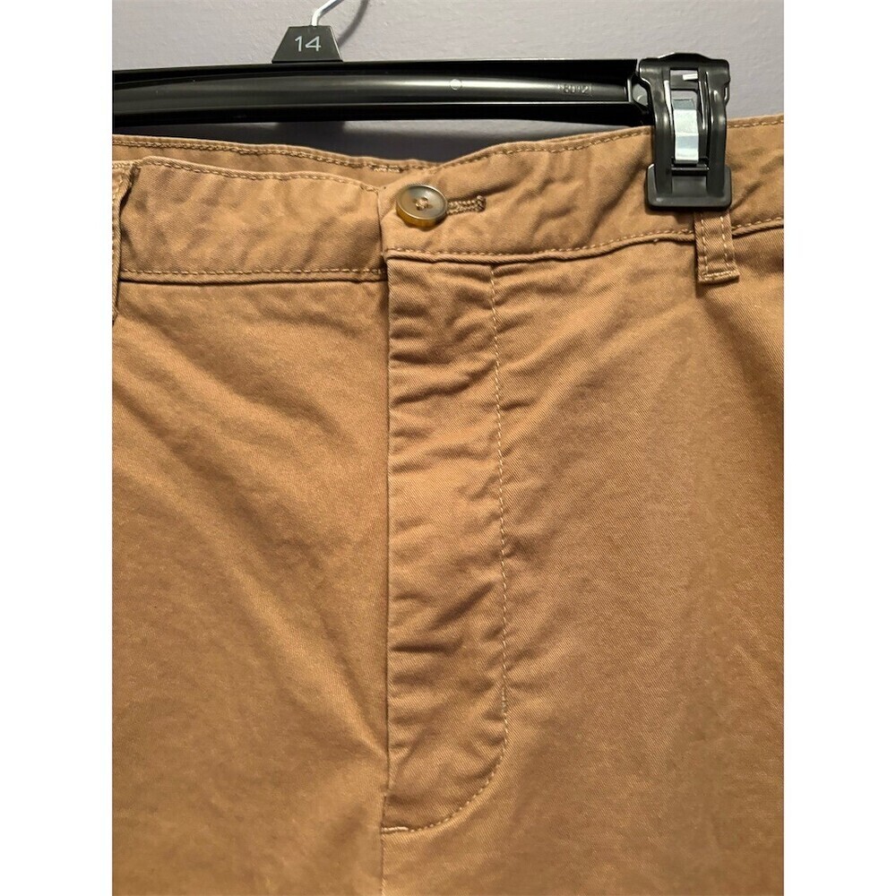 IZOD Saltwater Chino Shorts Men's Size 40 Tan Khaki Flat Front 10 Inseam - Picture 3 of 11